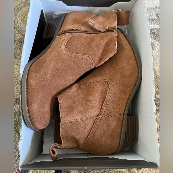 Vionic Vera suede bootie in Toffee - Picture 6 of 7